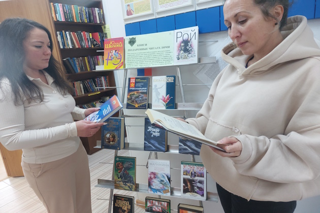 В Волковской библиотеке провели книжную выставку «Книги, подаренные читателями»