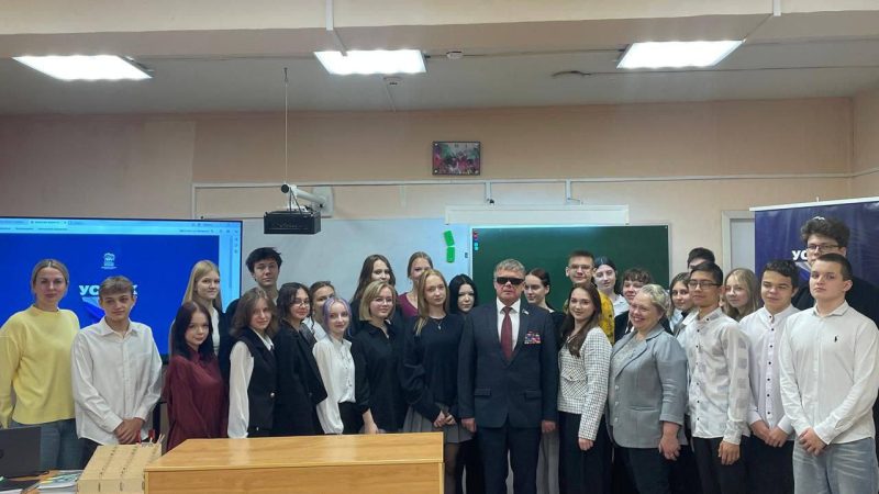 Депутат Владимир Вшивцев провел Урок мужества для гимназистов