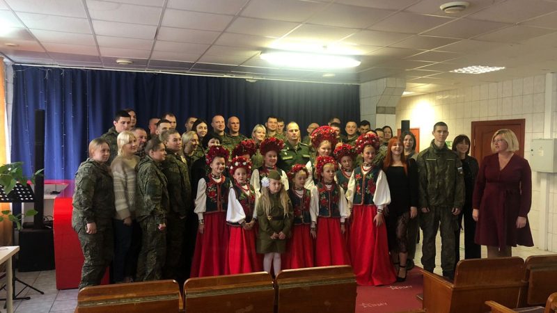 Артисты ЦКиИ Рузы выступили перед военнослужащими