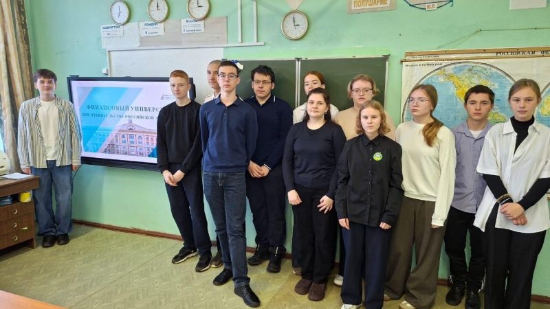 «Билет в будущее»: выпускник рассказал школьникам о профессиях в сфере финансов