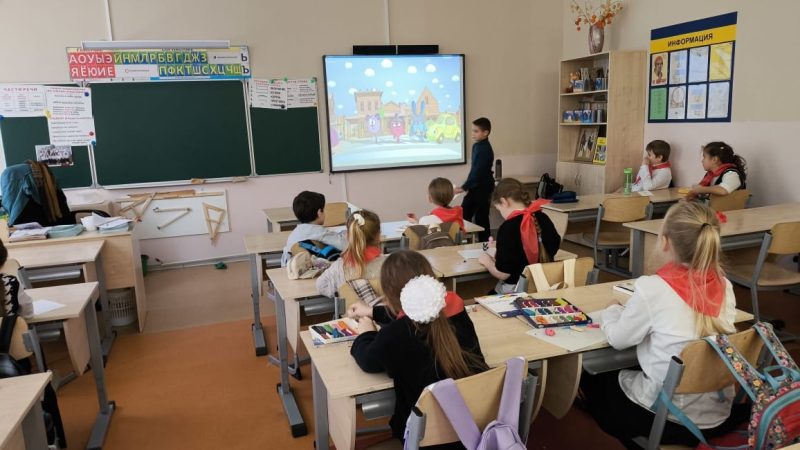 Безопасность на дорогах: увлекательный урок для школьников