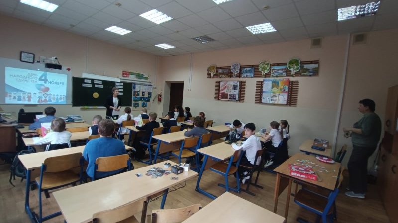 Исторический час «Сила России в её единстве»: школьники узнали о Дне народного единства