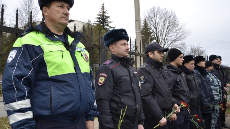 В Рузе почтили память сотрудников органов внутренних дел, погибших при исполнении служебных обязанностей