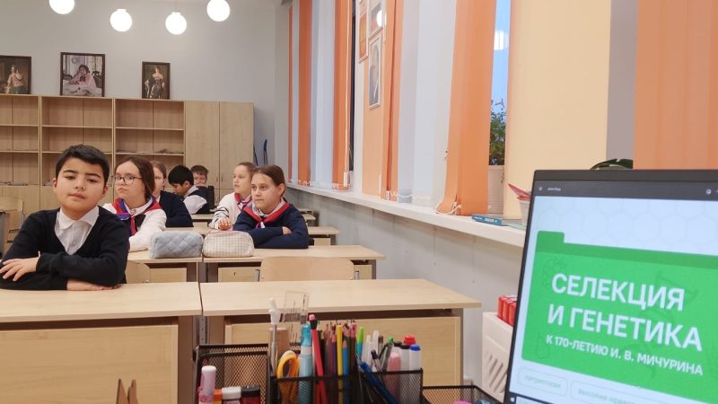 «Разговоры о важном»: школьники погрузились в мир селекции и генетики