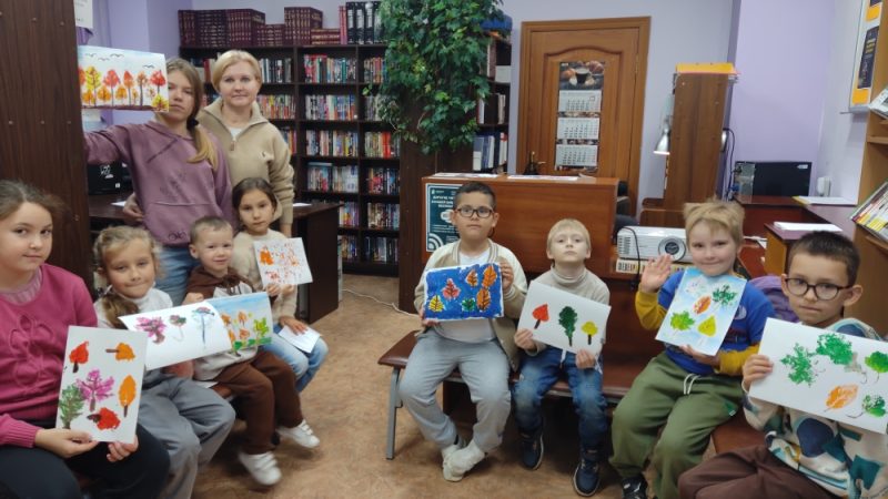Краски осени: творческий час в Колюбакинской сельской библиотеке