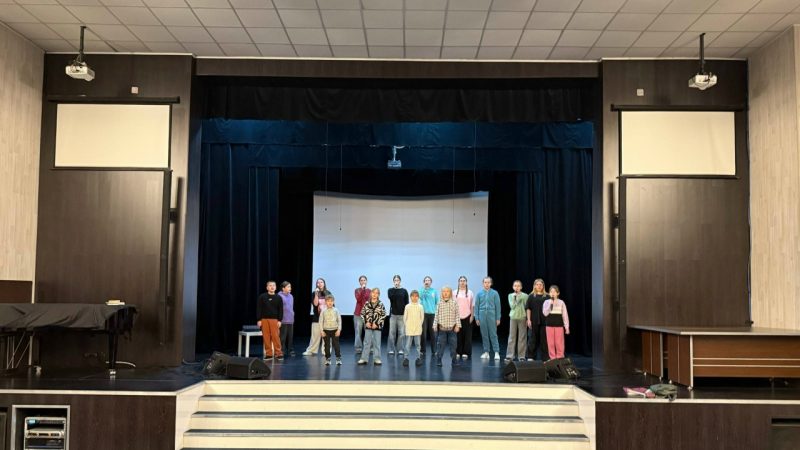 Сценическая подготовка к Дню матери студии ГолоS(А)