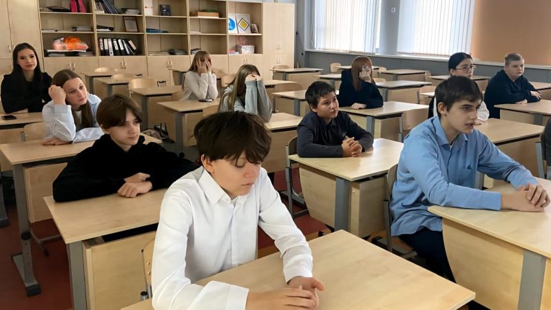 Память о подвиге: в школе вспомнили героя Александра Захарова