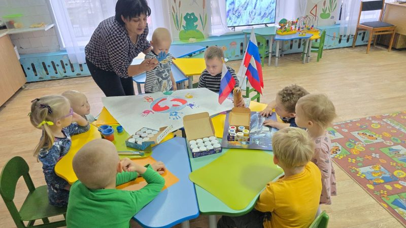 «Все дети улыбаются»: в школе Рузы поговорили о Дне народного единства