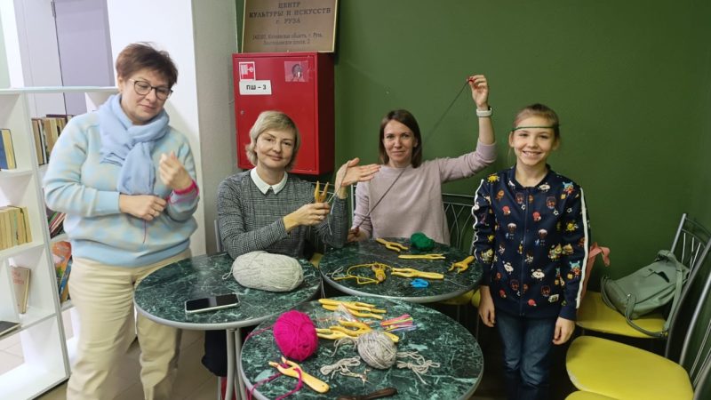 Мастер-класс по плетению на вилочке состоялся в ЦКиИ Рузы