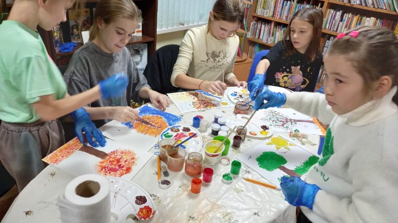 Юные тучковцы почувствовали себя художниками-пуантилистами