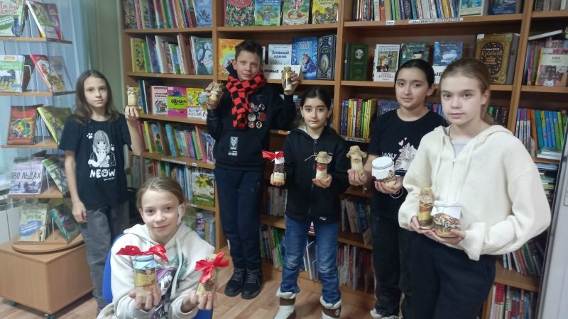 Мастер-класс «Бутылка с секретом» в Тучковской поселковой библиотеке