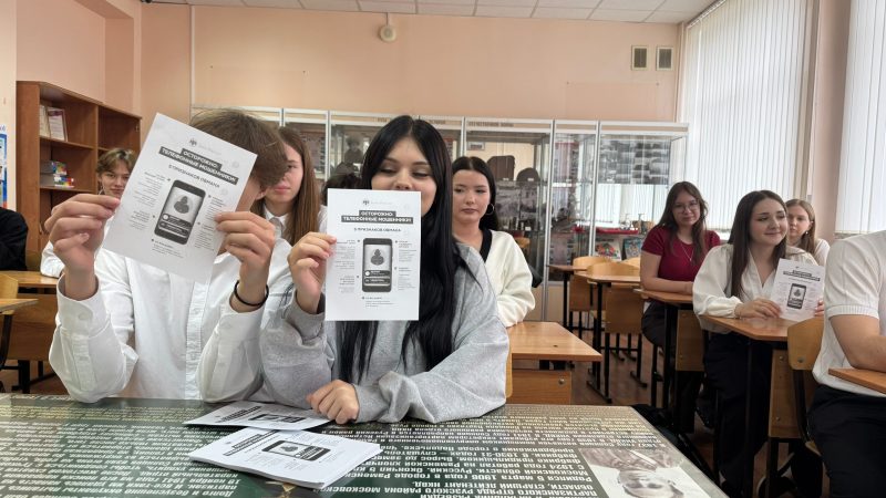 Память о героях: оперативник Рузского ОМВД встретился со старшеклассниками