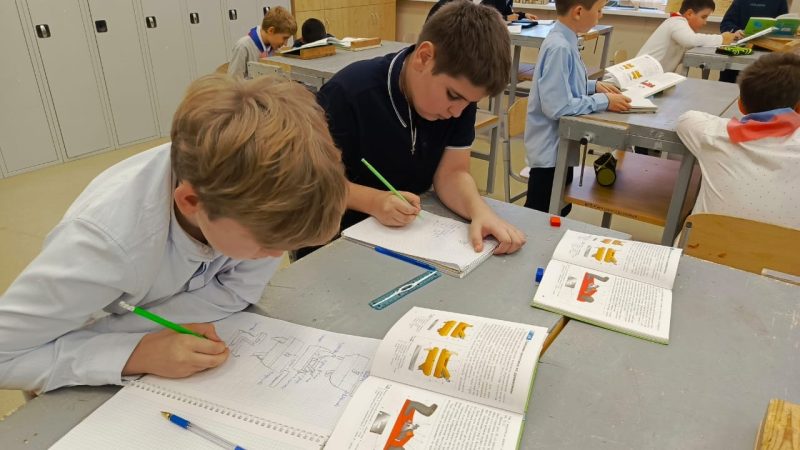 Уроки технологии: знакомство с обработкой древесины в Тучковской СОШ № 1