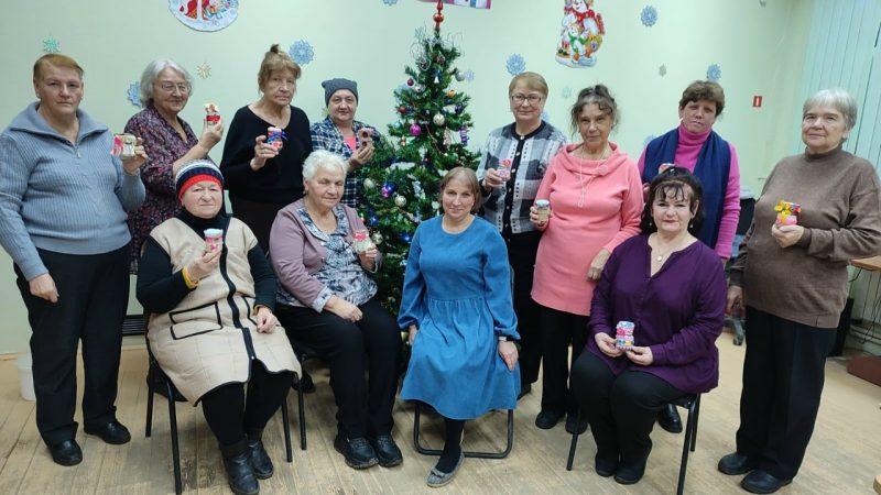 Мастер-класс «Умелые руки» для участников клуба «Активное долголетие»