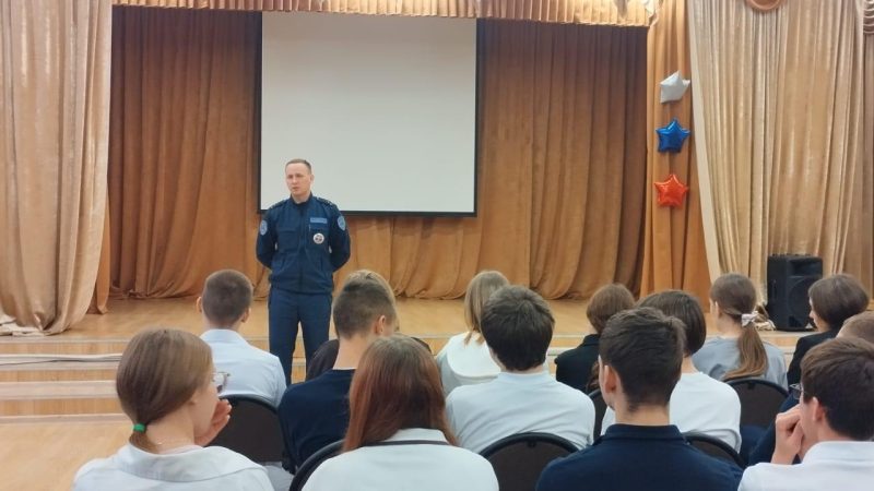 Безопасность на дорогах: профилактическая беседа с школьниками