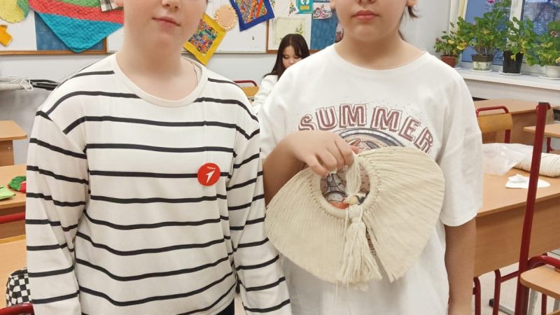 Акция «Твори добро»: в Дороховской школе прошли занятия по макраме