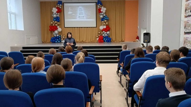 Безопасность на дорогах: важная беседа с инспектором ГИБДД