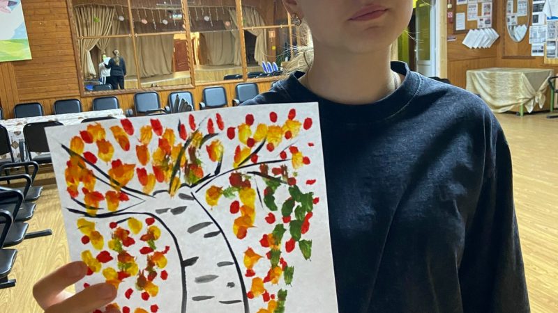 Мастер-класс по рисованию «Берёза осенью» в Орешкинском СК