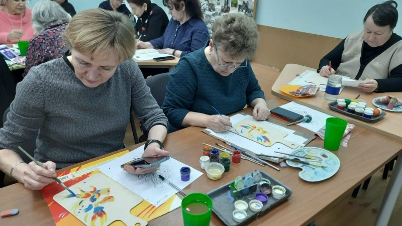 Роспись по дереву: знакомство с техникой на примере «Золотой рыбки»