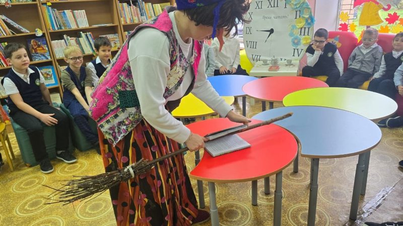 Первоклассники Рузской СОШ № 3 открыли дверь в мир книг: первый визит в городскую библиотеку