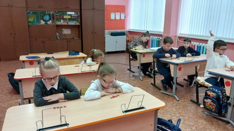 Орешковские школьники участвовали в новогодних конкурсах