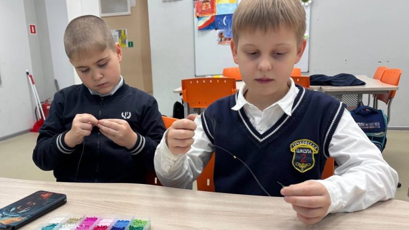 Тучковские младшеклассники создавали оригинальные праздничные поделки