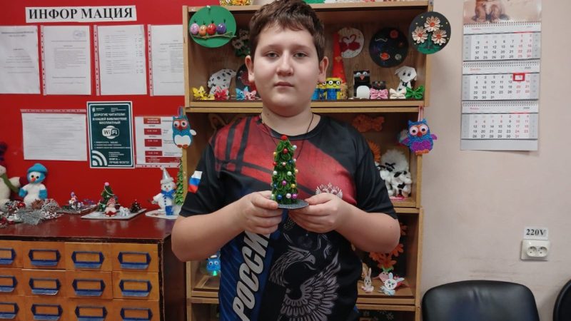 В Орешковской библиотеке прошел мастер-класс «Чудо-ёлочка»