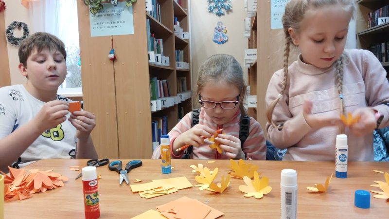 Юные орешковцы сделали оригинальное панно