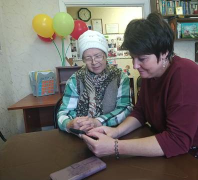 Покровские пенсионеры научились устанавливать приложения и создавать аккаунты