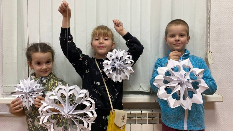 В Тучковском ЦКиИ состоялся мастер-класс «Бумажные узоры»