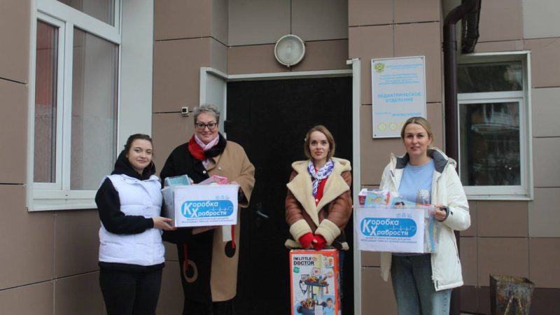 «Единая Россия» передала подарки в «Добрую комнату» в детское отделение Рузской больницы