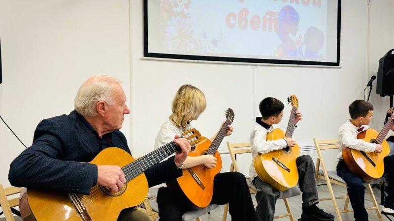 Праздник любви и заботы: в Рузской центральной библиотеке прошла концертная программа «Души материнской свет»