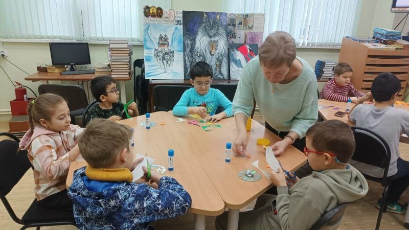 В Тучковской библиотеке делали будильники из бросового материала