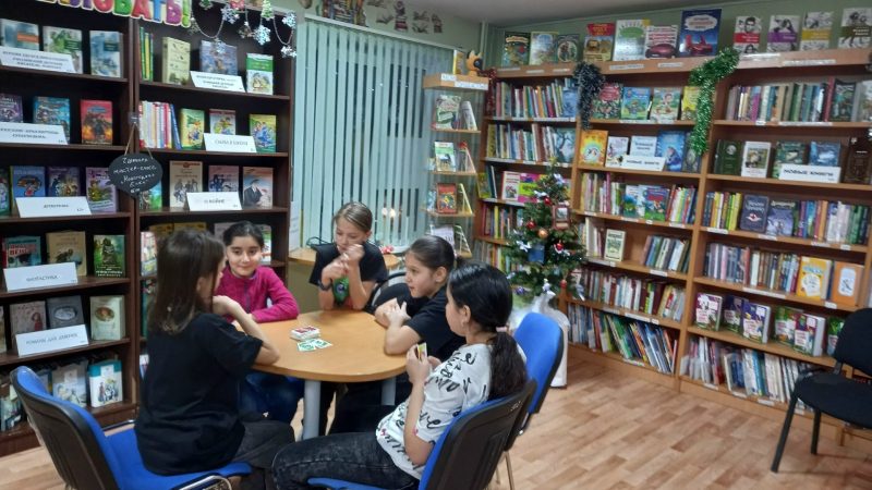 На игротеке тучковцы познакомились с игрой «Уно»