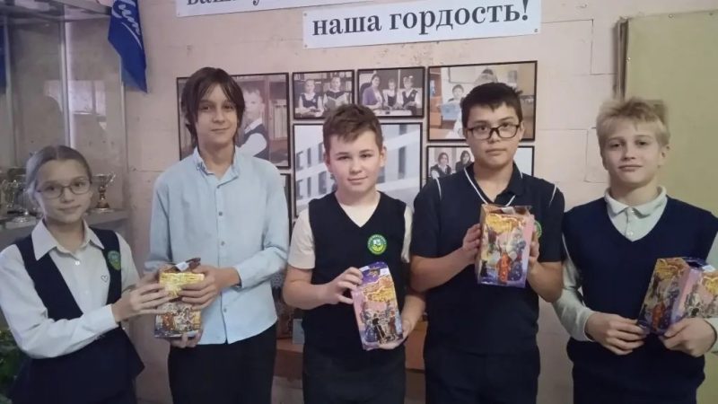«Новогоднее чудо»: шестиклассники дарят праздник
