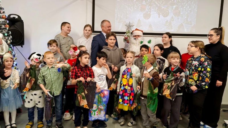 Праздничная программа «Скоро Новый год» для многодетных семей