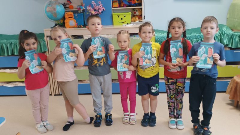 Творчество в дошкольном отделении: поделки «Зима в банке»