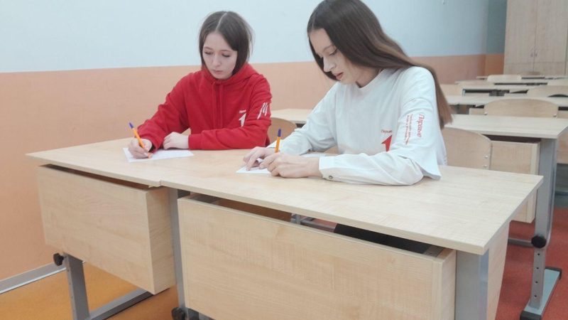 Тучковские школьники написали письма участникам специальной военной операции  