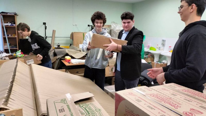 Юные тучковцы помогли с погрузкой помощи для участников СВО  