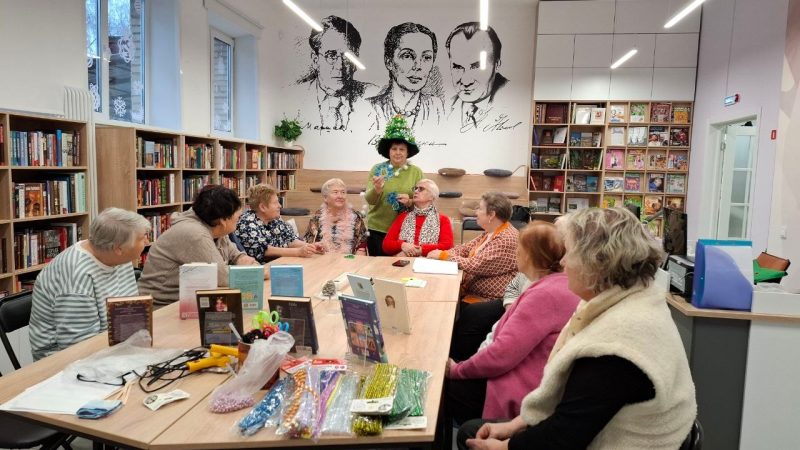 История новогодней ёлки и мастер-класс по созданию игрушек