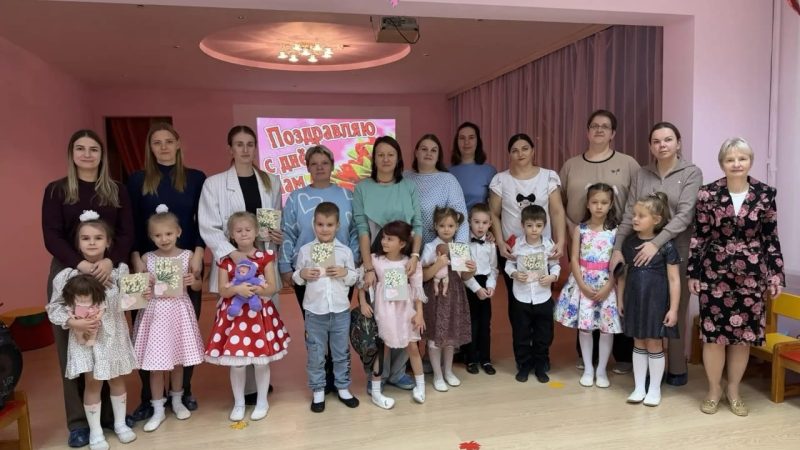 «Дорогое сердцу слово»: тёплый праздник в честь мам