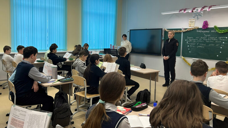 К тучковским школьникам на урок пришла сотрудница полиции