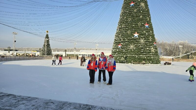 Рузские волонтёры оказали помощь сотрудникам и посетителям парка «Патриот»  