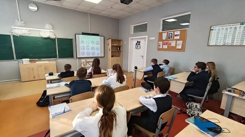 «В единстве народов — сила России»: классный час в Тучковской СОШ № 1