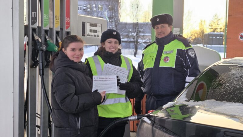 Сотрудники рузской Госавтоинспекции провели беседы с автомобилистами о детской безопасности