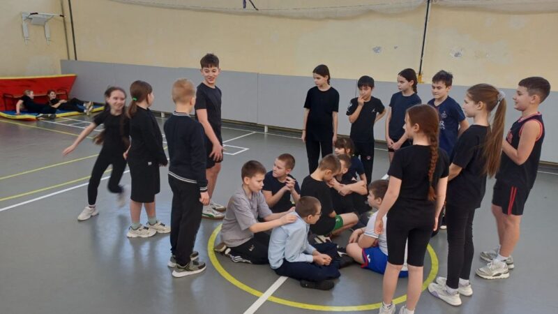 «Мы любим спорт!»: четвероклассники прошли трек «Орлёнок‑Спортсмен»