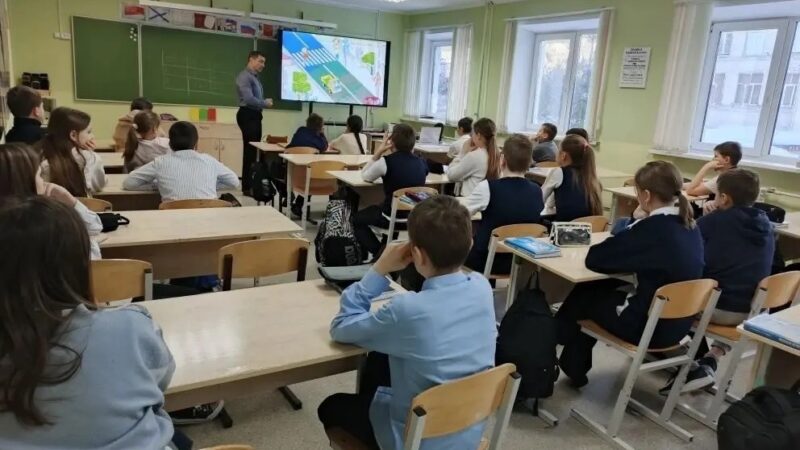 Важный разговор о безопасности: школьникам рассказали о правилах перевозки детей