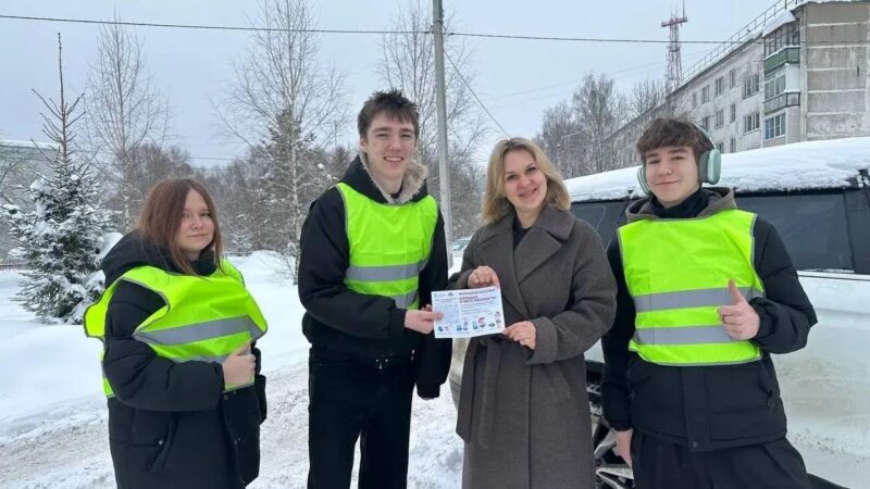 Волонтёры из Нестеровского лицея провели акцию «Маленький пассажир — большая ответственность»