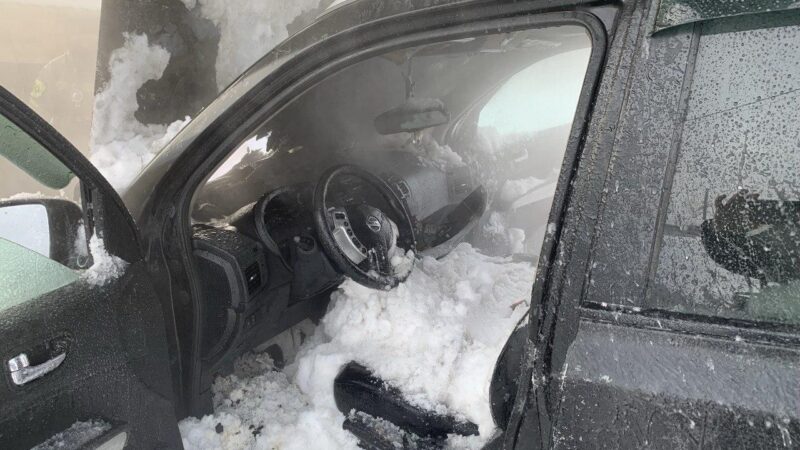 Огнеборцы ГКУ МО «Мособлпожспас» потушили загоревшийся автомобиль в Рузском округе