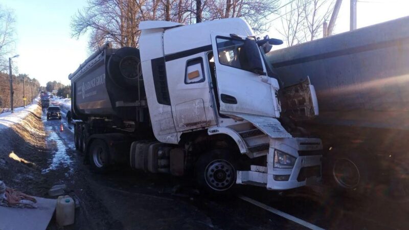 Спасатели ГКУ МО «Мособлпожспас» деблокировали пострадавшего в ДТП и ликвидировали последствия аварии в Рузском округе